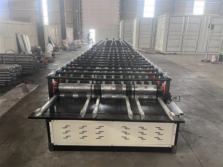 Double Out Profiles Roll Forming Machine Angle omega Main Channel Roll Forming Machine 3 in 1machine — image 7
