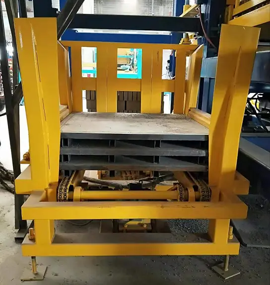 Special Equipment for Producing Building Blocks QT12-15 Automatic Concrete Block Making Machine — image 5