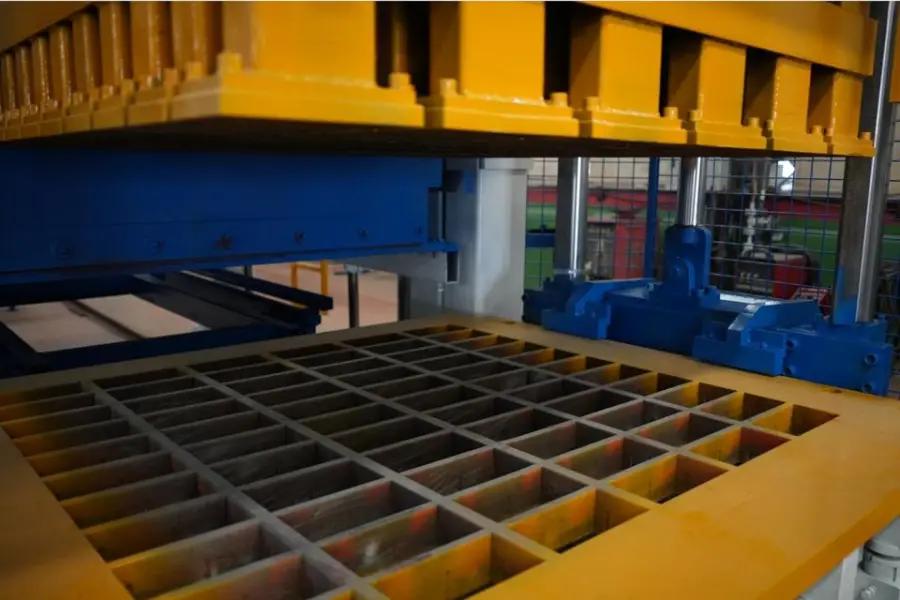 Large QT18-15 Fully Automatic Industrial Concrete Block Making Machine Automatic Interlock Brick Making Machine in Mexico — image 6