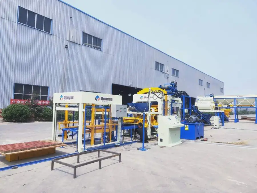 Full Automatic Interlocking Brick Making Machine Best Price QT10-15 Machine for Concrete Blocks Making — image 4