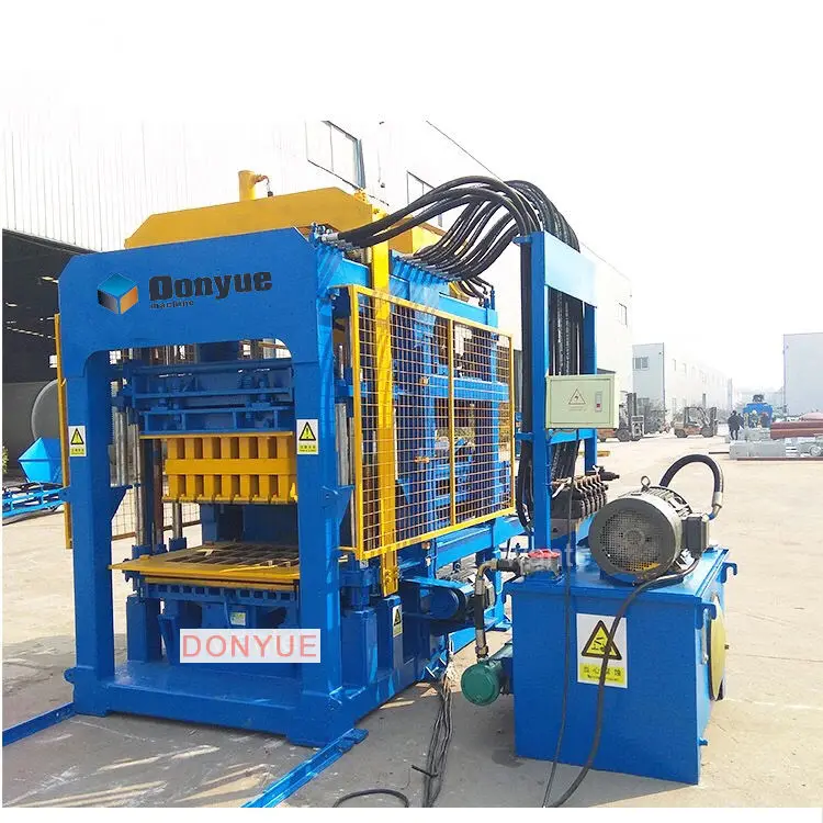 QT4-15 Concrete Blocks Making Machine Automatic Interlocking Hydraulic Press Brick Making Machine in Sudan — view 1