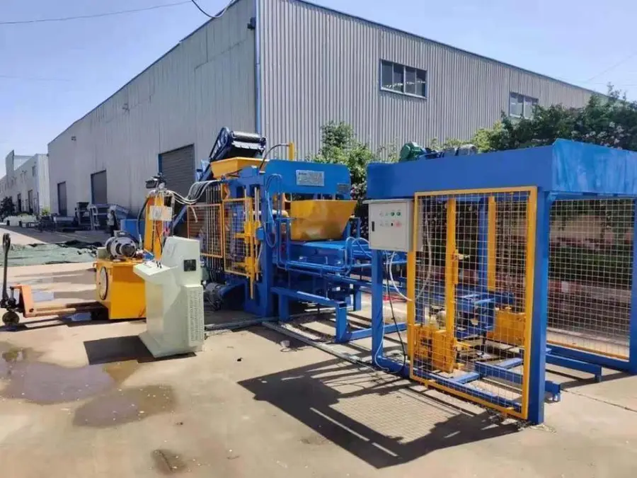 QT4-15 Concrete Blocks Making Machine Automatic Interlocking Hydraulic Press Brick Making Machine in Sudan — image 6
