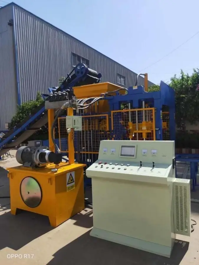 QT4-15 Concrete Blocks Making Machine Automatic Interlocking Hydraulic Press Brick Making Machine in Sudan — image 7