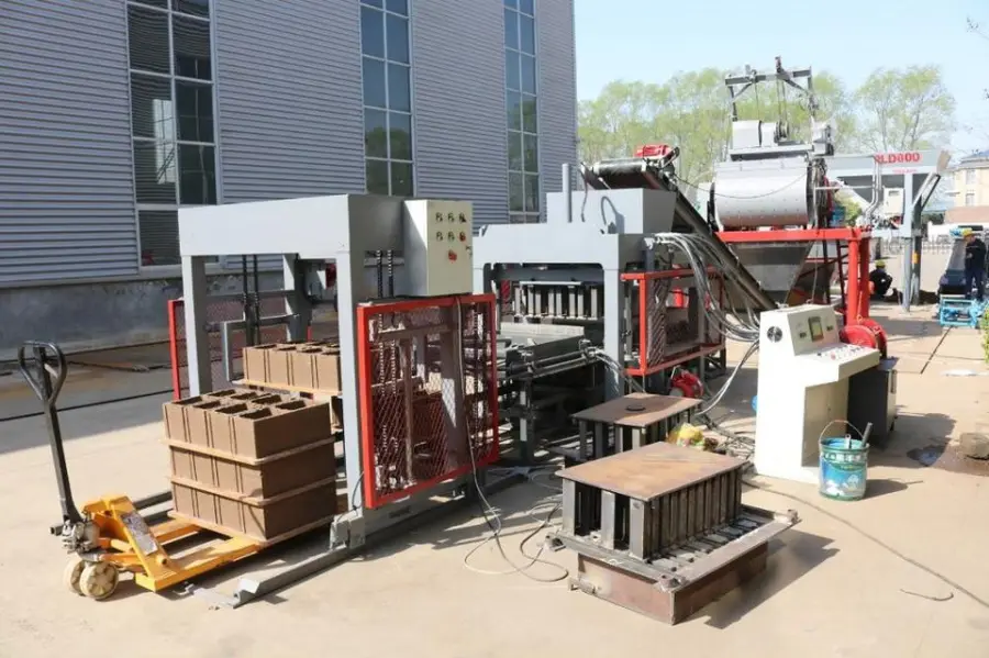 QT4-18 Cement Block Making Machine Efficient Brick Machinery for Sale in Ethiopia — image 5