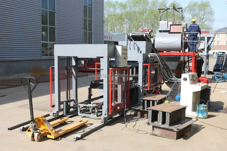 QTJ4-18 Fully Automatic Cement Brick Paving Stone Maker Production Mold Manufacturer's Brick Making Machine — image 5