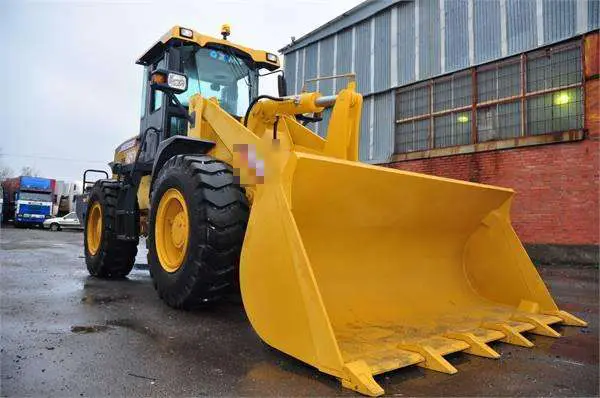 3 Ton Wheel Loader LW300F LW300FN Skip Loader with Spare Parts for Sale — image 3