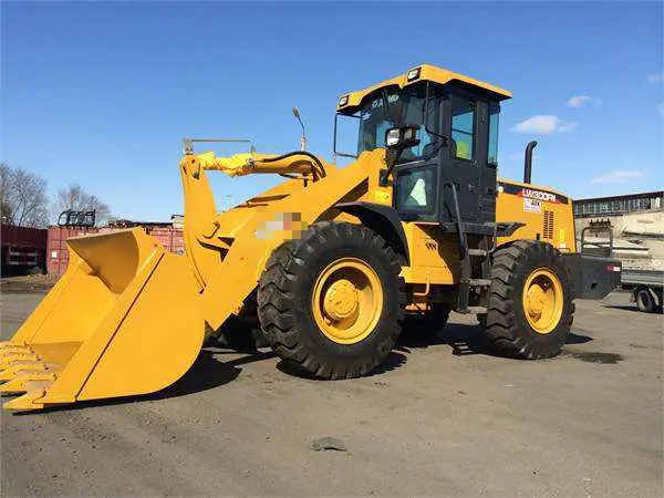 3 Ton Wheel Loader LW300F LW300FN Skip Loader with Spare Parts for Sale — image 4