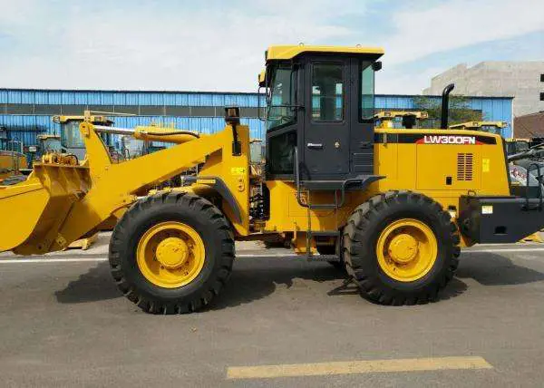 3 Ton Wheel Loader LW300F LW300FN Skip Loader with Spare Parts for Sale — image 5
