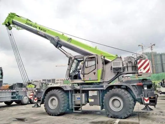 Four Wheel Drive Zoomlion Rt75 75 Tons Rough Terrain Crane for Sale Best Price — image 3