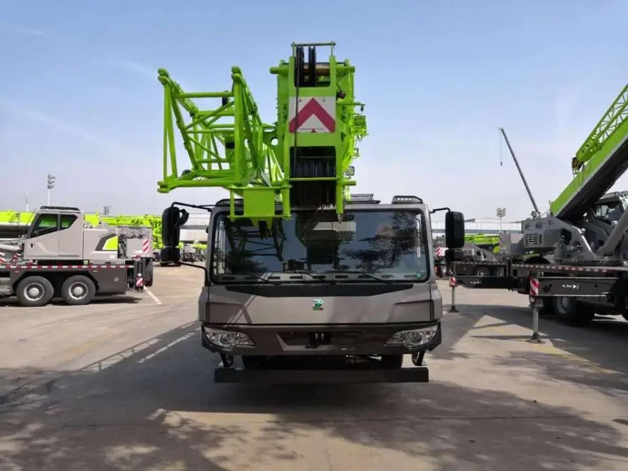 China Zoomlion QY25D QY25 25 Tons Small Lattice Boom Truck Crane Cheap Price for Sale — image 2