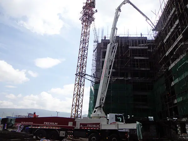 Popular Zoomlion 56X-6RZ 56m Heavy Duty Concrete Pump Mounted Truck Cheap Price for Sale — image 4