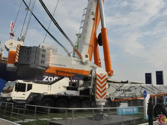 Popular Brand Zoomlion 450 Ton ZAT4500 Mobile Hydraulic Boom All Terrain Crane Truck — image 5