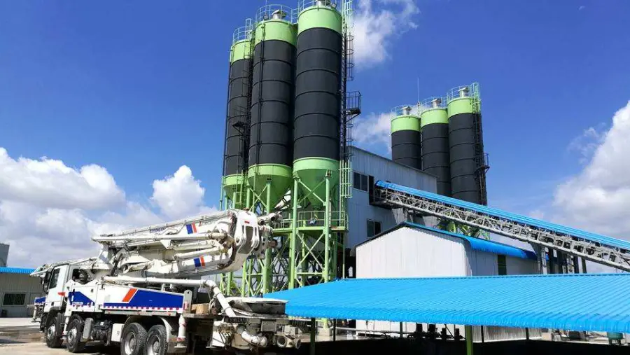 China Product Zoomlion Mobile Concrete Mixing Plant HZS90P for Sale — image 2