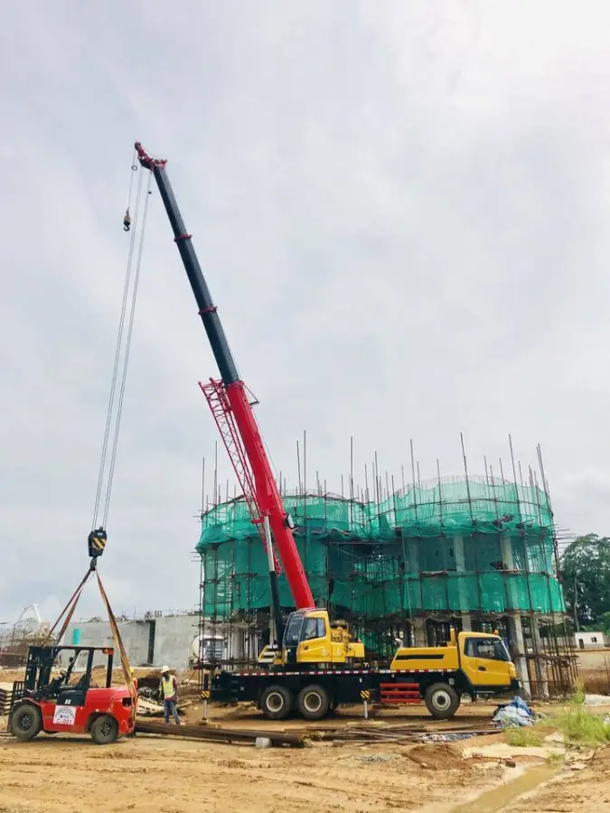25t Mobile Crane High Efficiency Truck Crane STC250T5 — image 2