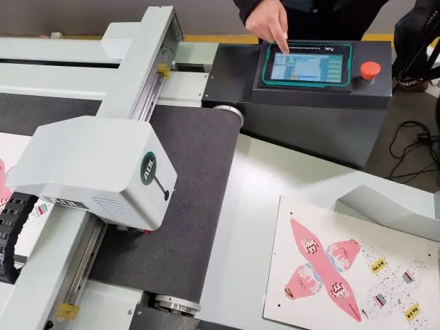 AOL-0604 PAS Packaging Box Cutting Machine Adhesive Vinyl Sticker Flatbed Cutter Plotter — view 2