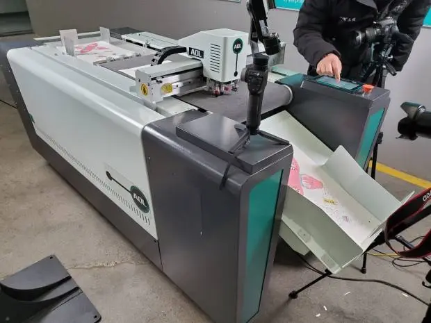 AOYOO Cnc Automatic Plastic Letters Knife Plotter Cutting Machine — view 5