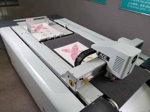 Cnc Flatbed Cutter Corrugated Board Carton Box Cutting Machine — image 7