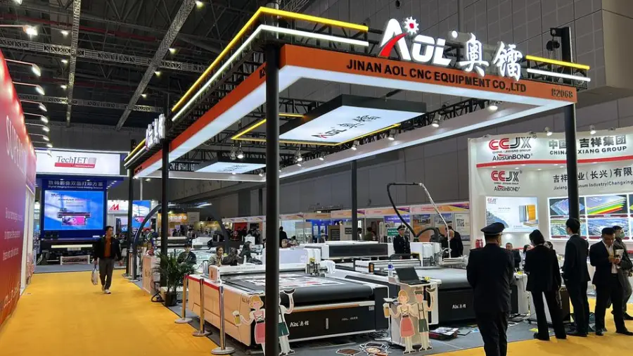 AOL Roll Material Automatic CNC Cutting Machine Roll to Roll Vinyl Film Cutting Machine — image 7