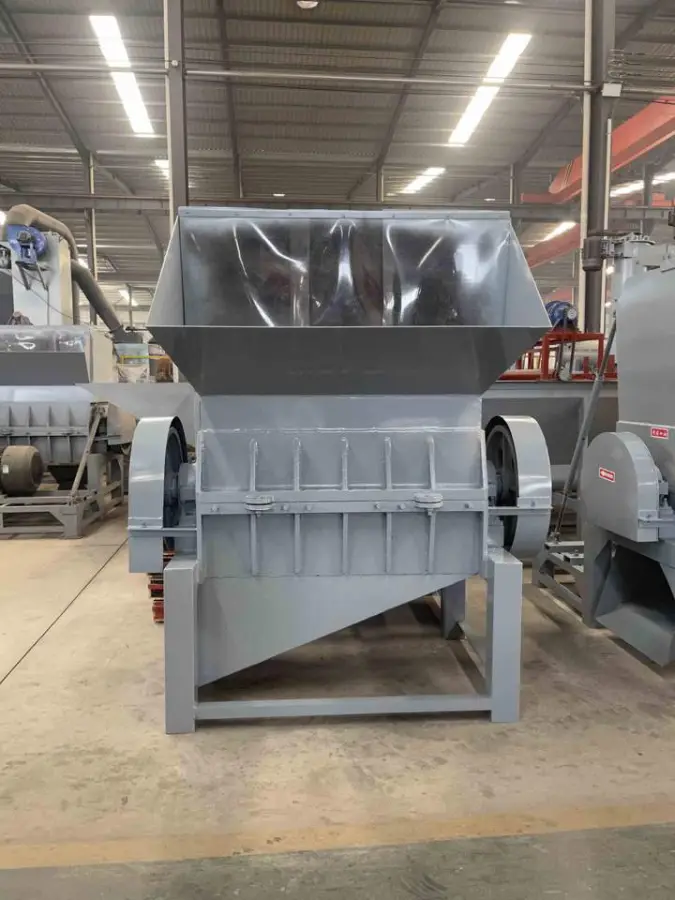 Household Plastic Pet Bottle Cap Crushing Machine PVC Pipe Shredder Coconut Husk Leaf Crusher Gearbox High Efficiency Hi — view 1