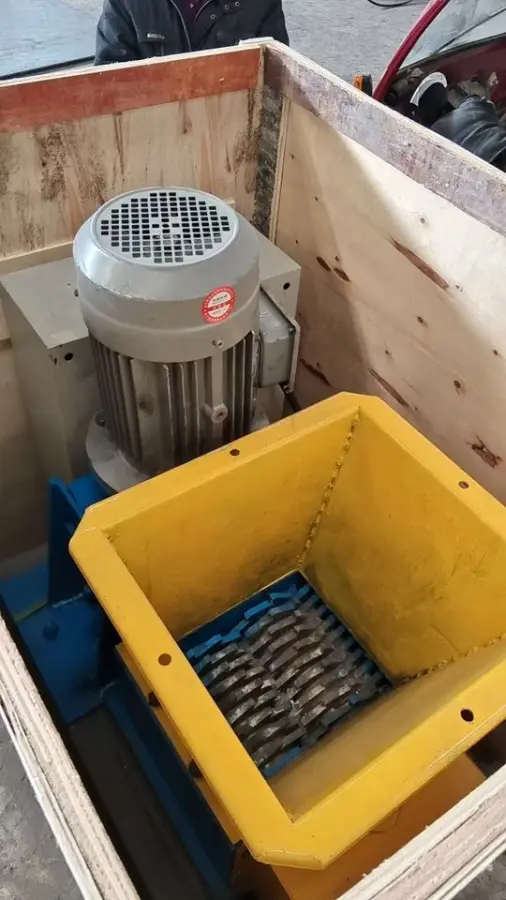 High Efficiency Double Shaft Automatic Small Shredder Machine with Engine for Plastic Recycling — image 3