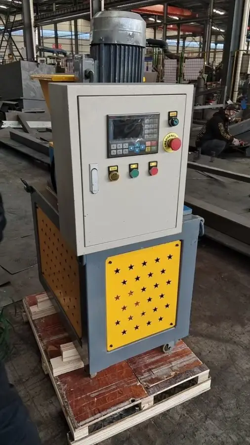 High Efficiency Double Shaft Automatic Small Shredder Machine with Engine for Plastic Recycling — image 4