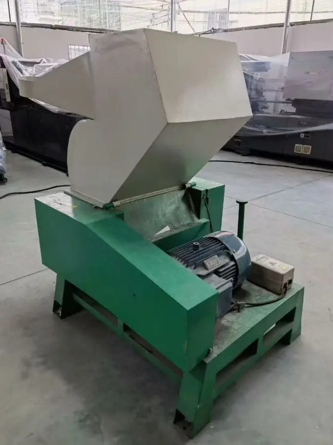 Single Shaft Plastic Crusher Shredder for PET/PE/PP Materials High Efficiency Low Energy Consumption Portable — image 3