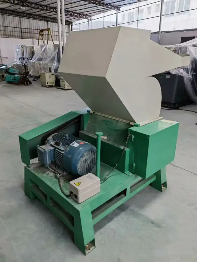 Single Shaft Plastic Crusher Shredder for PET/PE/PP Materials High Efficiency Low Energy Consumption Portable — image 4