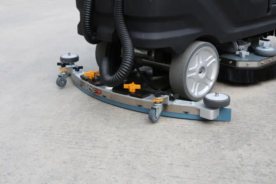 XD-660 Electric Auto Ride-on Floor Scrubber Dryer Machine New Condition Manual Cleaning Plastic for Supermarket Steering — image 3
