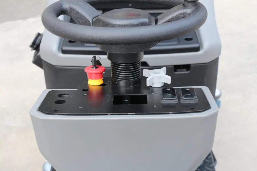 XD-660 Electric Auto Ride-on Floor Scrubber Dryer Machine New Condition Manual Cleaning Plastic for Supermarket Steering — image 4