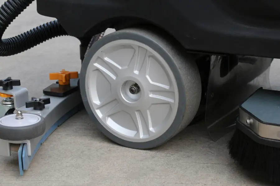 XD-660 Electric Auto Ride-on Floor Scrubber Dryer Machine New Condition Manual Cleaning Plastic for Supermarket Steering — image 5