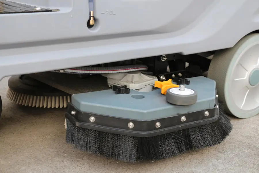 Custom Industrial Wet Ride-On Floor Scrubber Latest Manufacturer's Design Electric Fuel New Condition Plastic Material Manual — image 2