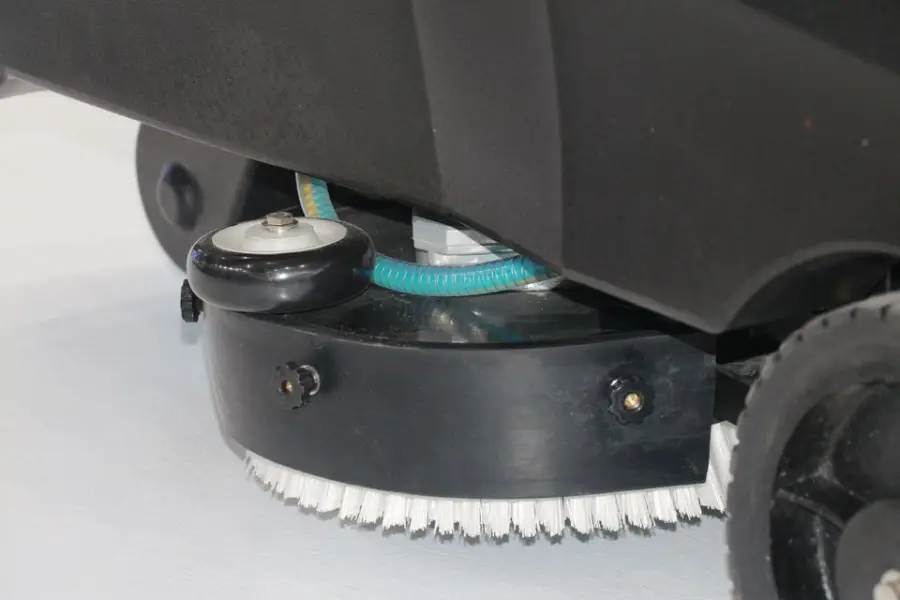 Industrial Electric Ride-On Floor Scrubber Dryer Low-Noise Manual Cleaning Equipment for Hotels Supermarkets New Condition — image 6