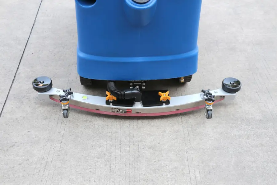 Industrial Electric Ride-On Floor Scrubber Dryer Low-Noise Manual Cleaning Equipment for Hotels Supermarkets New Condition — image 7
