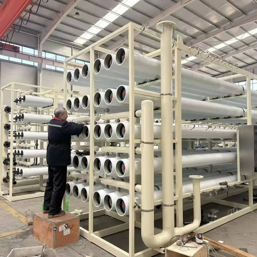 25Ton Reverse Osmosis Industrial Water Treatment Machine PLC Controlled Motor Pump System High Capacity Desalination Pla — view 1