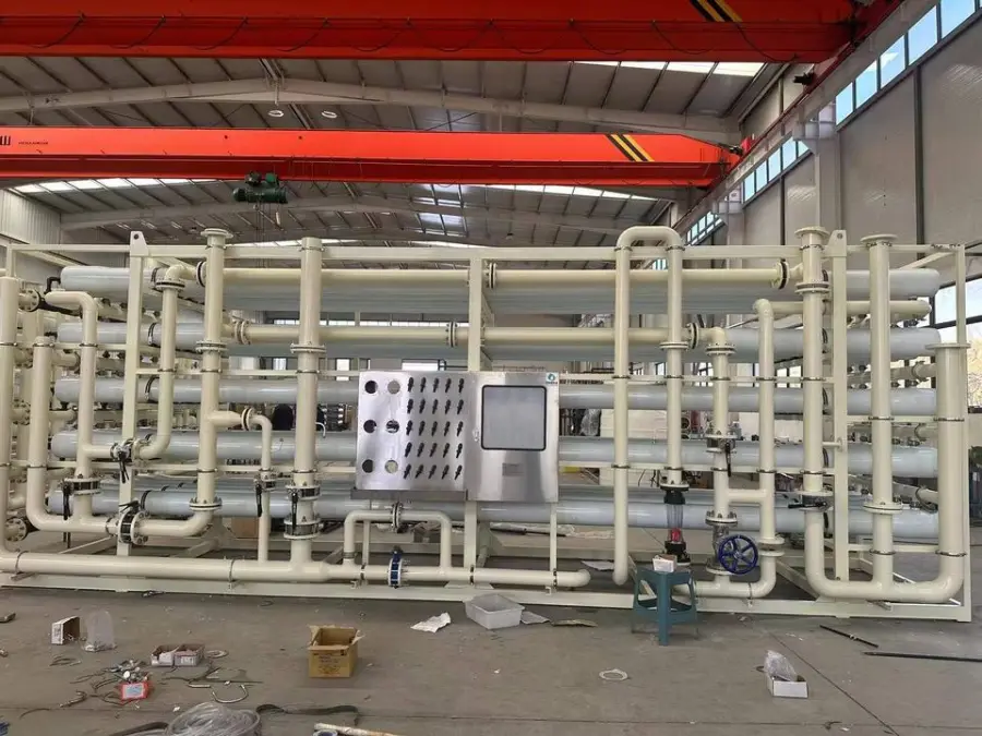 25Ton Reverse Osmosis Industrial Water Treatment Machine PLC Controlled Motor Pump System High Capacity Desalination Plant — image 3