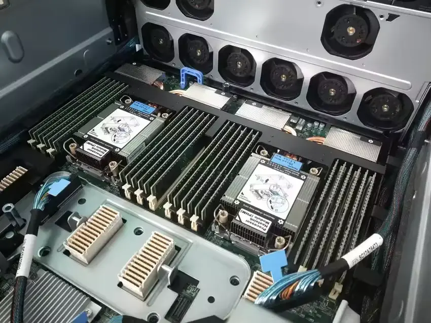 Used for ThinkSystem SR860 V2 4-socket 3rd Gen Intel Xeon DDR4 3200 High-performance GPU 4U Rack Server in Stock — image 5