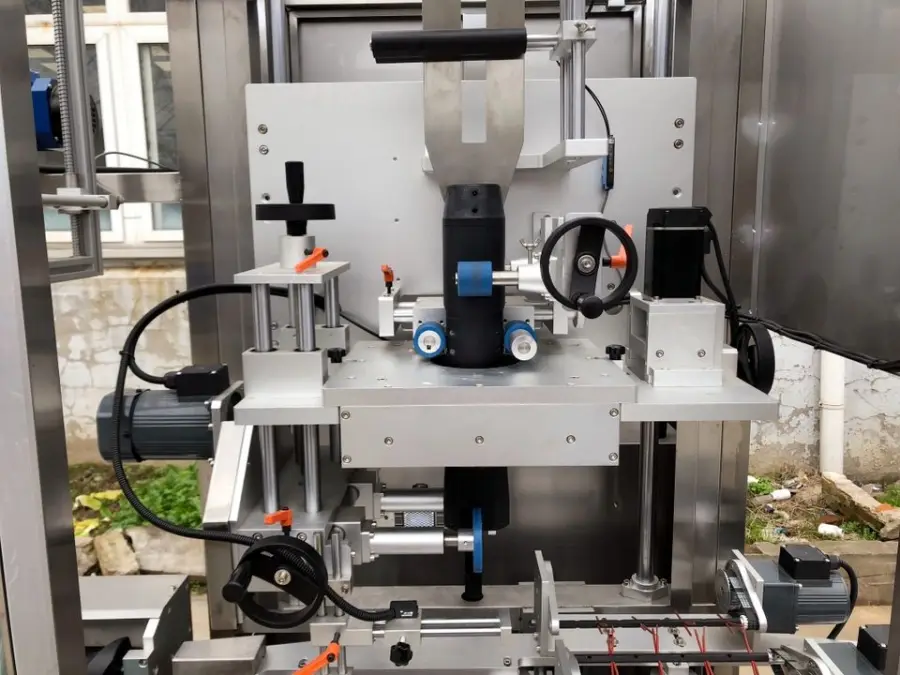 Heat Film PVC PET Label Shrink Sleeve Labeling Cotonut Packing Machine With Bottle Steam Tunnel — view 4