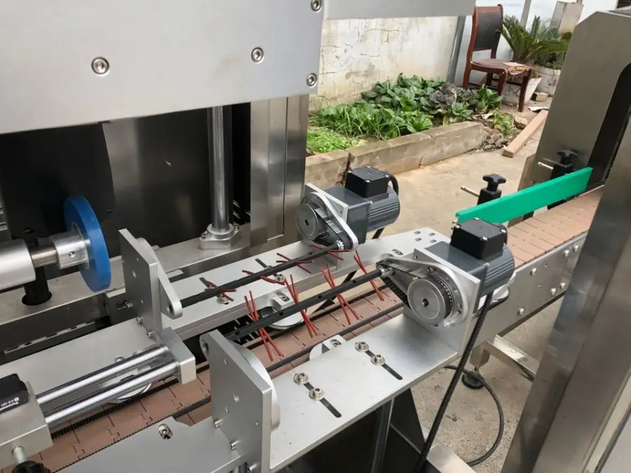 Heat Film PVC PET Label Shrink Sleeve Labeling Cotonut Packing Machine With Bottle Steam Tunnel — view 5