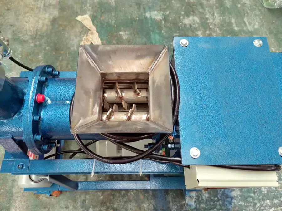 Corrosion Resistant Pugmill Clay Pottery Extruder Pug Mill Clay Vaccum Extruder Mud Mixer Machine — view 4