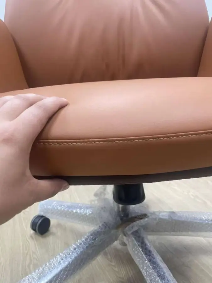 China Commercial Office Chair Modern Design Memory Foam PU Leather Desk Chair with Wooden Material — image 3
