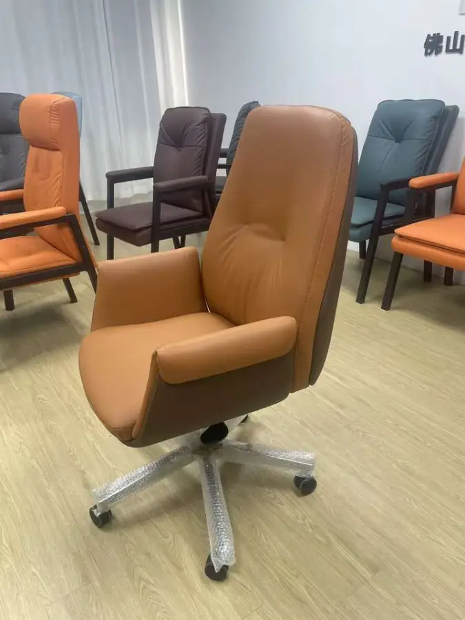 China Commercial Office Chair Modern Design Memory Foam PU Leather Desk Chair with Wooden Material — image 6