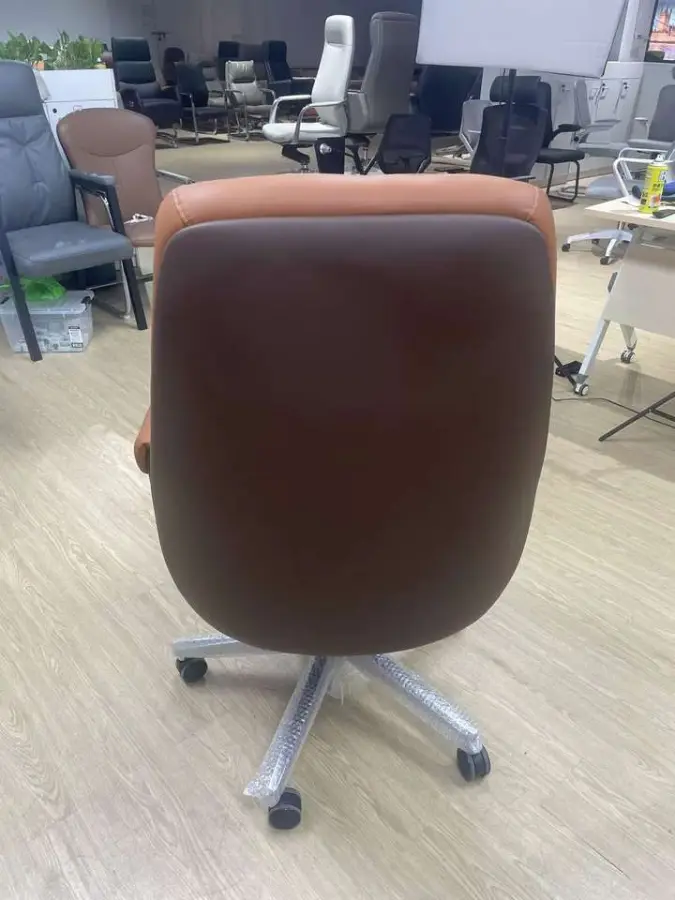 China Commercial Office Chair Modern Design Memory Foam PU Leather Desk Chair with Wooden Material — image 7