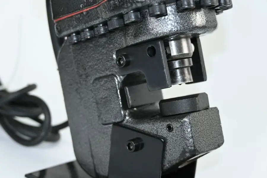 JINPAI 2022 JP20 Forging Head Metal Hole Eyelet Electric Hydraulic Puncher Handhold Power Tool Set — image 7