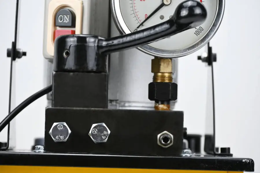 ZHH700C 22kg ultra High Pressure Manual Control Two-way Electric Pump Spill Valve Type Fuel Pump — view 2