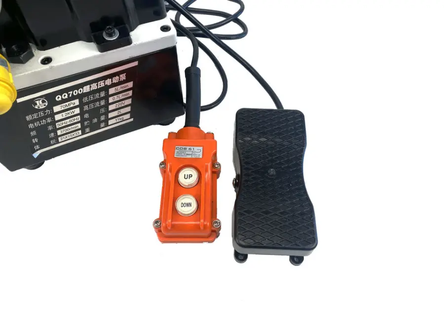 Premium Quality Pump Convenient Use Black High-pressure Electric Pump Iron QQ700 — image 7