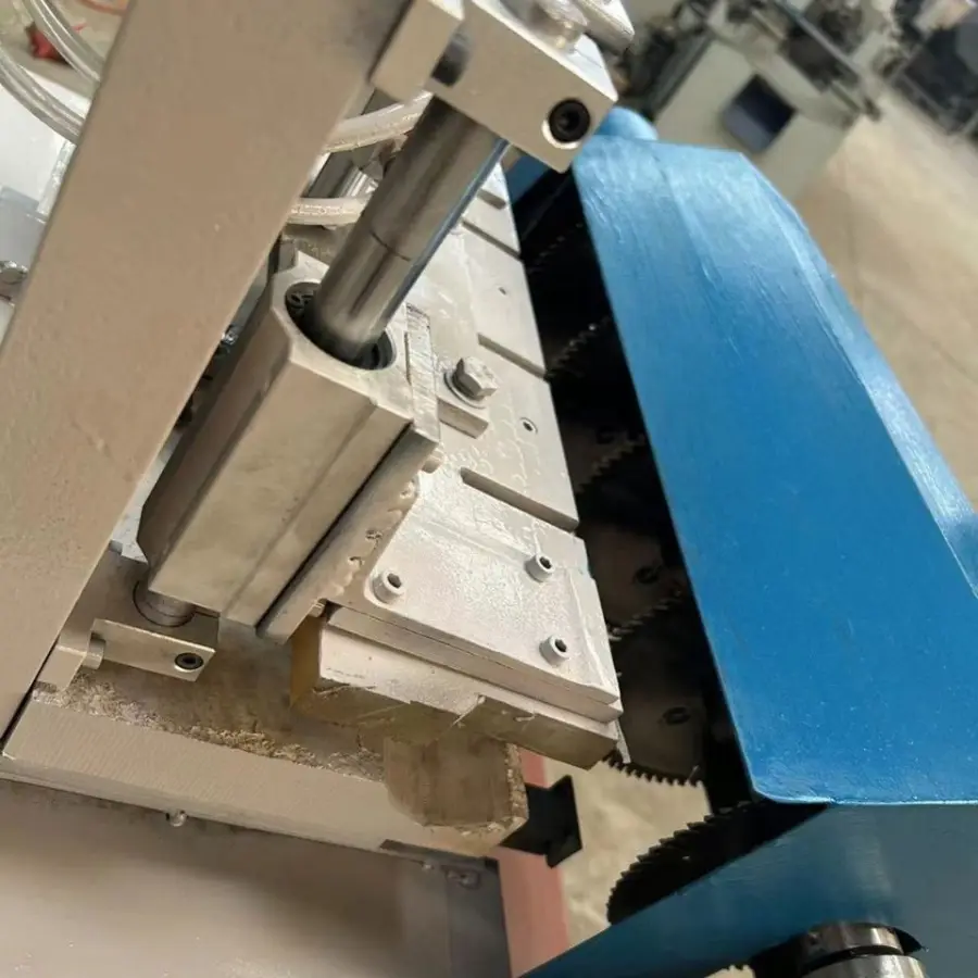 Adjustable High-yield Multi-segment Automatic Cross-cutting Saw Blade Machine for Cutting Mixed Hardwood Logs — image 4