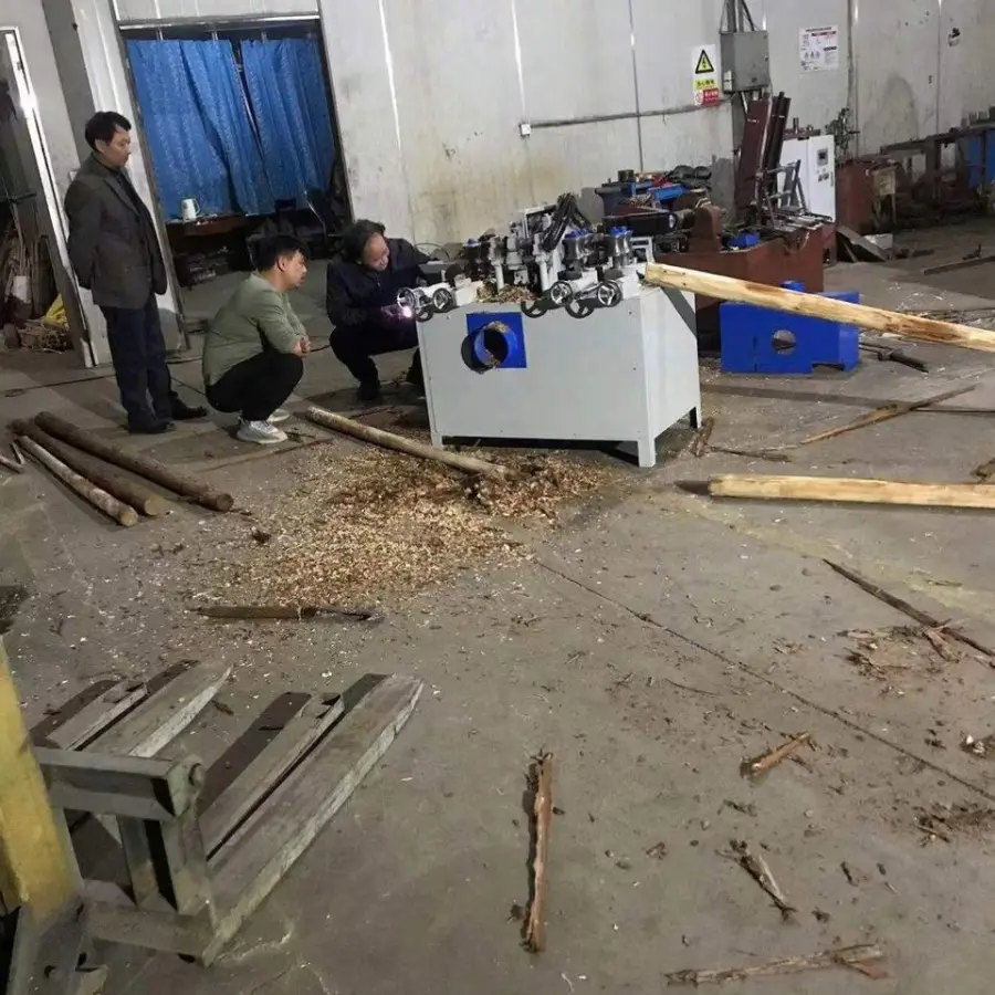 Variable-Diameter Planer for Mixed Hardwood Logs Processes Hoe and Shovel Handles Wood Processing Machine — image 3