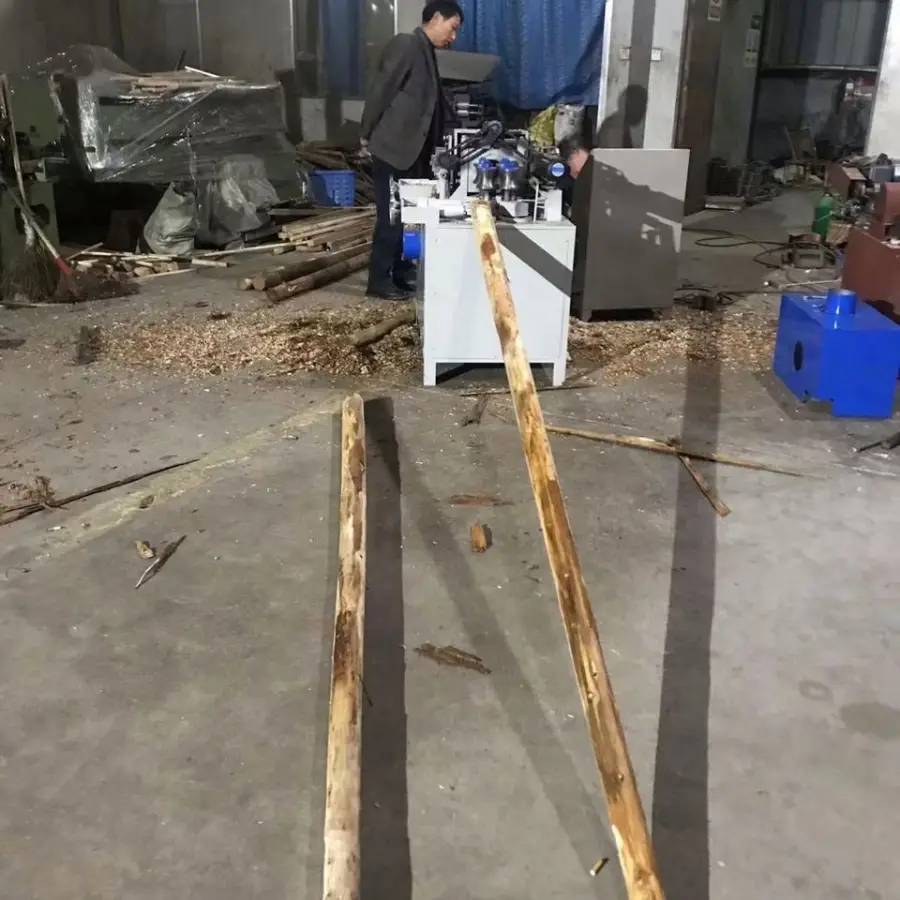 Variable-Diameter Planer for Mixed Hardwood Logs Processes Hoe and Shovel Handles Wood Processing Machine — image 4