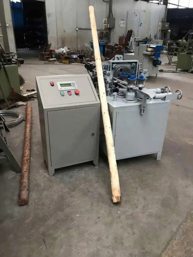 Variable-Diameter Planer for Mixed Hardwood Logs Processes Hoe and Shovel Handles Wood Processing Machine — image 5