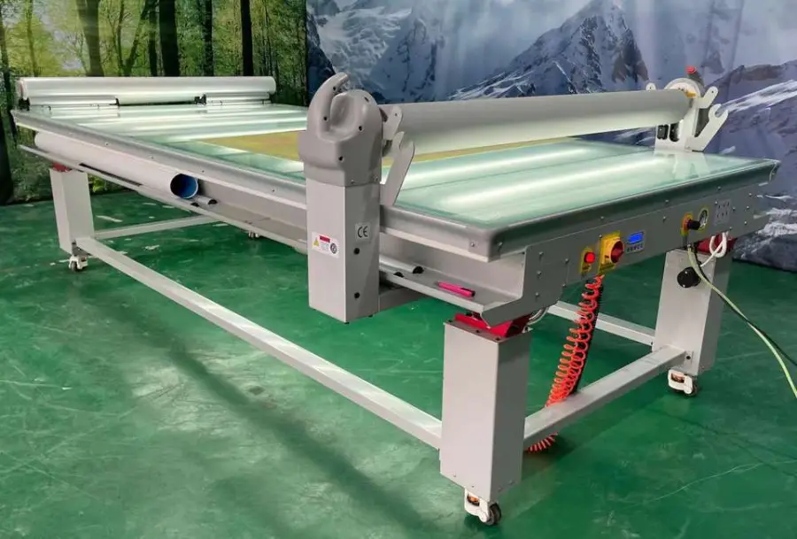 CY-1325 Large Format Flatbed Laminator and Hot Laminate Automatic Roller 1300mm x 2500mm Roll Cold Laminating Machine — image 5
